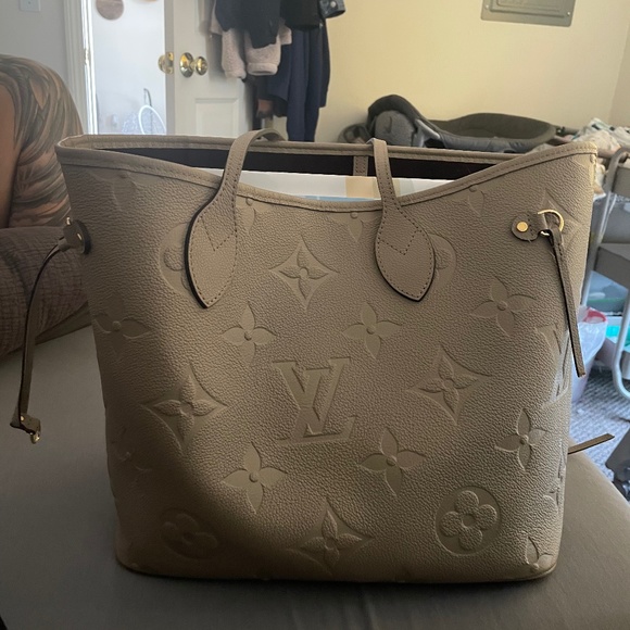 Louis Vuitton Handbag - Picture 1 of 5